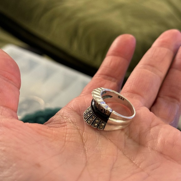 Sterling Silver Onyx & Marcasite Ring - Picture 14 of 16